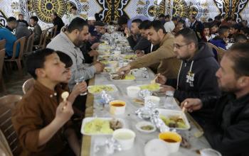 إفطار جماعي للمتبرعين لصالح الأيتام في مدينة الخليل
