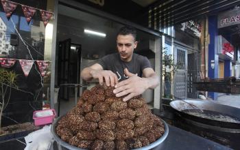 الفلافل والحمص خلال شهر رمضان في مدينة غزة