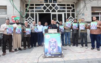 فلسطينيون يشاركون في وقفة تضامنية مع الأسير الشيخ يوسف الباز، المضرب عن الطعام في مدينة غزة