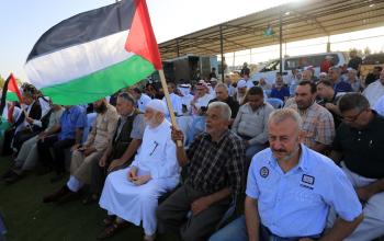 فلسطينيون يشاركون في مظاهرة تضامنية مع المسجد الأقصى بالقرب من الحدود شرق مدينة غزة