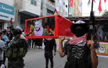 الجبهة الشعبية لتحرير فلسطين تنظم جنازة عسكرية رمزية للشهيد تامر الكيلاني في غزة