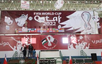 تجهيز صالة سعد صايل في مدينة غزة لمشاهدة مباريات مونديال قطر 2022