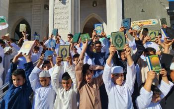 طلبة مجالس حفظ القرآن في مسير تكبيرات العيد برفح