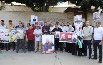 وقفة تضامنية مع الأسرى في سجون الاحتلال أمام مقر الصليب الأحمر في غزة