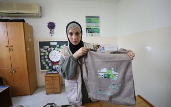 (استبدلها).. مبادرة شبابية بغزة لاستبدال الأكياس البلاستيكية بالقماشية