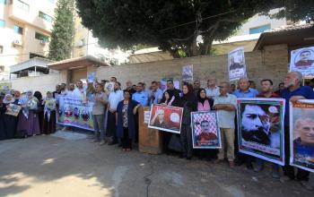 الاعتصام الاسبوع تضامناً مع الاسرى في سجون الاحتلال الاسرائيلي امام مقر الصليب الاحمر في مدينة غزة