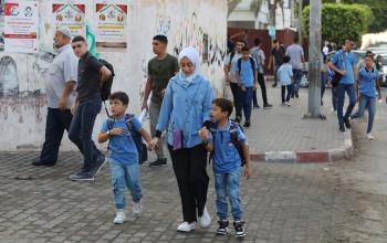 عودة الطلبة إلى مدارسهم في صباح اليوم الأول من السنة الدراسية الجديدة، في مدينة غزة