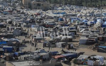 خيام تؤوي مئات آلاف النازحين في مواصي خانيونس بعد توسيع جيش الاحتلال عملياته في رفح