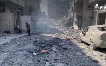 آثار الدمار الهائل الذي خلفه قصف الاحتلال (الاسرائيلي) على مخيم الشاطئ بغزة