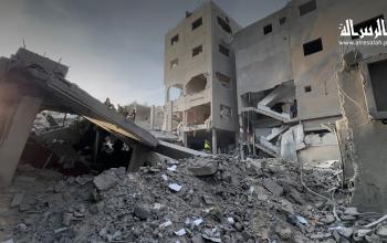 دمار هائل في مربع سكني جراء قصف الاحتلال منزلا لعائلة النادي في النصيرات وسط القطاع أسفر عن ارتقاء 27 شهيداً