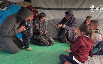 نازحون في خيام المواصي بخانيونس.. صراع يومي مع قسوة الحياة