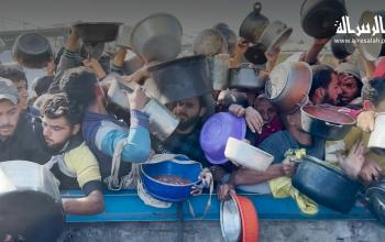 ازدحام على طوابير التكيات للحصول على وجبة طعام في ظل حرب التجويع والإبادة في جنوب قطاع غزة