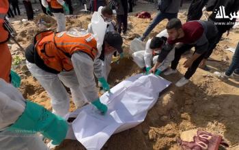 استخراج جثامين شهداء فلسطينيين دفنوا في مقبرة جماعية بمستشفى الشفاء بمدينة غزة
