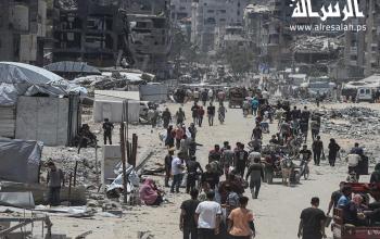 نازحون يتوجهون إلى أماكن بيوتهم في جباليا وبيت لاهيا بعد إنسحاب الجيش الإسرائيلي من شمال القطاع بشكل جزئي