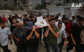 جنازة الشهيد يوسف الزق، أصغر أسير في العالم بعد قصف شقة عائلته في شارع الثورة وسط غزة