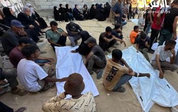 وداع وتشييع عدد من الشهداء من بينهم أطفال في مستشفى ناصر الطبي جراء إطلاق النار عليهم بالقرب من مركز توزيع المساعدات جنوب خان يونس