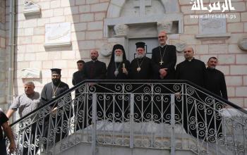 البطريرك ثيوفيلوس الثالث والكاردينال بيتسابالا يزوران كنيسة العائلة المقدسة بغزة بعد تعرضها للقصف
