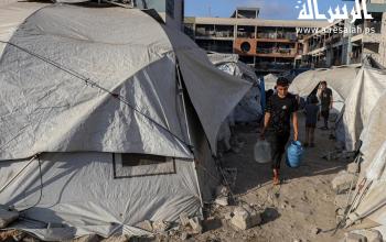 مشاهد لحياة النازحين الصعبة في مدينة غزة