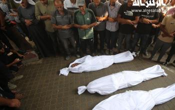 وداع وتشييع عدد من الشهداء من بينهم أطفال في مستشفى الشفاء جراء إطلاق جيش الاحتلال النار عليهم أثناء انتظار دخول المساعدات الإنسانية شمال قطاع غزة