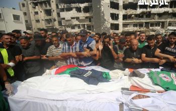 وداع وتشييع عدد من الصحفيين استشهدوا باستهداف الاحتلال خيمتهم في مستشفى الشفاء بمدينة غزة
