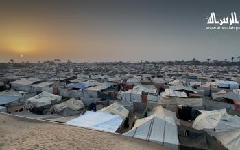تكدس خيام النازحين بدير البلح بين الوعود بالأمان وواقع المعاناة