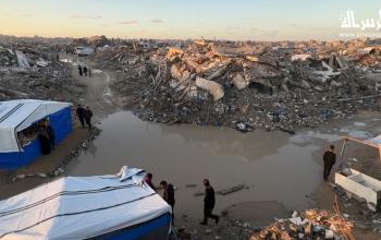 تسببت الأمطار الغزيرة في غرق العديد من الخيام التي تؤوي النازحين الفلسطينيين في جنوب قطاع غزة وخان يونس