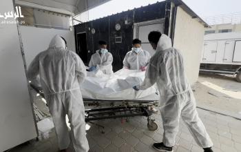 فرق الصليب الأحمر تسلم جثامين 30 فلسطينيا اعتقلتهم قوات الاحتلال