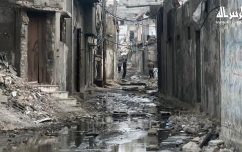 يكافح الفلسطينيون في مخيم الشاطئ حيث دمرت منازلهم جراء القصف الإسرائيلي المكثف طوال الحرب من أجل إعادة بناء حياتهم في غزة