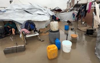 يواجه الفلسطينيون صعوبات بسبب الفيضانات التي أعقبت هطول أمطار غزيرة على قطاع غزة