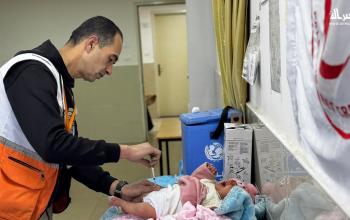 الإقبال على تلقي التطعيمات في عيادات الرعاية الأولية بمستشفى القدس ونقطة الصحابة الطبية