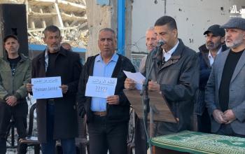 موظفو الأونروا يحتجون أمام مقر الوكالة في مدينة غزة