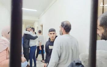 نقل 7 أسرى محررين إلى مستشفى شهداء الأقصى عبر الصليب الأحمر