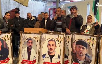 وقفة احتجاجية تضامنية أمام مقر الصليب الأحمر في مدينة غزة