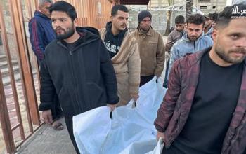 جنازة و وداع شهـ..يدين في قصف اسرائيـ..لي استهدف خيمة تؤوي نازحين في منطقة المواصي غرب خان يونس