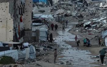 نازحون يواصلون حياتهم وسط أنقاض هجمات غزة