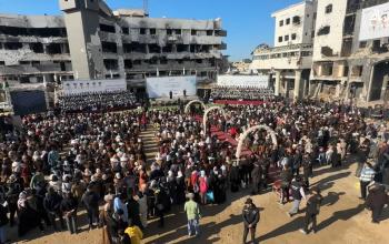 حفل تخرج 230 طالباً بكلية الطب في مستشفى الشفاء المتضرر بغزة