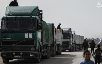 مرور شاحنـات غذائية في خان يونس عبر كرم أبو سالم