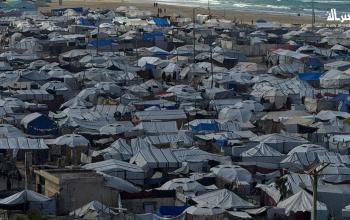 تواصل النزوح القسري وازدحام مراكز الإيواء في غزة