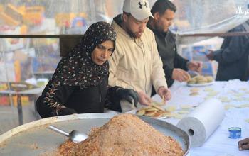 آلاء كريم تفتتح كشك قطايف في مخيم النصيرات خلال رمضان