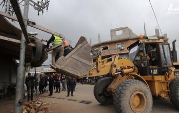 بلدية النصيرات تبدأ حملة لإزالة التعديات على الأرصفة