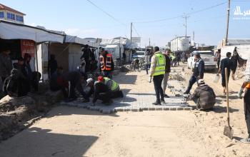 تواصل صيانة المقاطع المتضررة في شارع الرشيد الساحلي بخان يونس