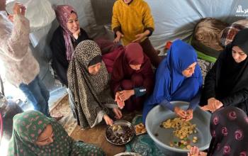 عائلة أبو شرخ تحيي طقوس عيد الفطر في خيمة نزوح بغزة رغم الفقد