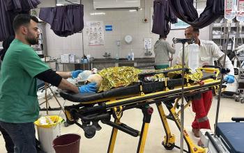 إصابة مواطنين بنيران زوارق الاحتلال على خيام النازحين بشاطئ خان يونس