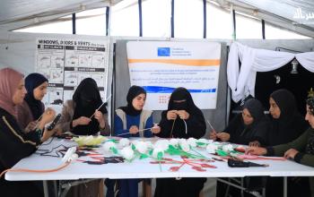 احتفالاً باليوم العالمي للمرأة ورش فنية لصناعة رسومات وشعارات تعبّر عن هذه المناسبة