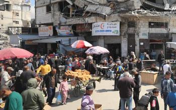 حركة المواطنين تعود إلى سوق الزاوية في غزة خلال رمضان رغم آثار الحرب