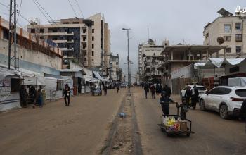 فتح شارع الوحدة في الاتجاهين بعد إزالة أنقاض المباني قرب عيادة الرمال