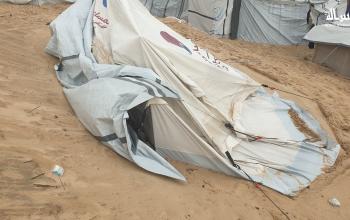 رياح شديدة جدًا تضرب خيام النازحين فجر اليوم