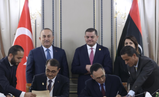 مراسم التوقيع على اتفاقية بين ليبيا وتركيا لتطوير استكشاف وإنتاج النفط والغاز (الأناضول)