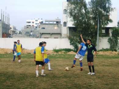 جانب من لقاء الفريقين