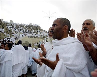 خروج الفوج الاول من حجاج قطاع غزة من الديار الحجازية